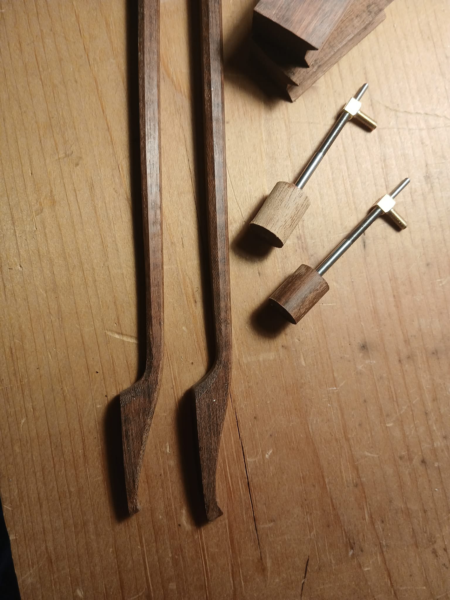 Two Short Violin Bows (Disponible 20 juillet 2026)